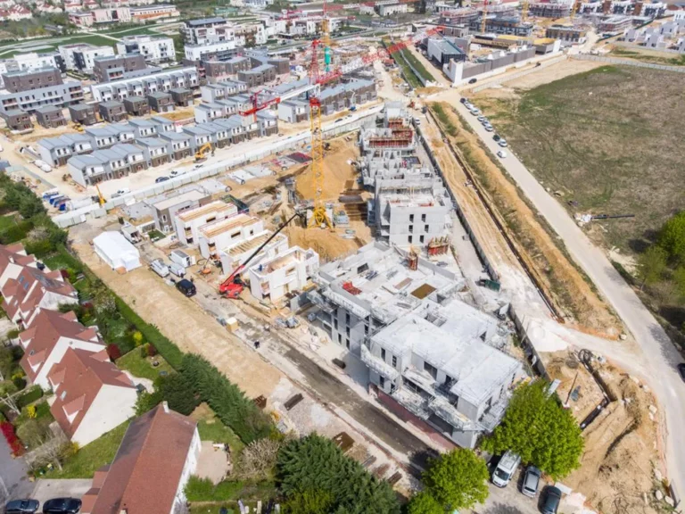 Chantier de lotissement vu du ciel par drone