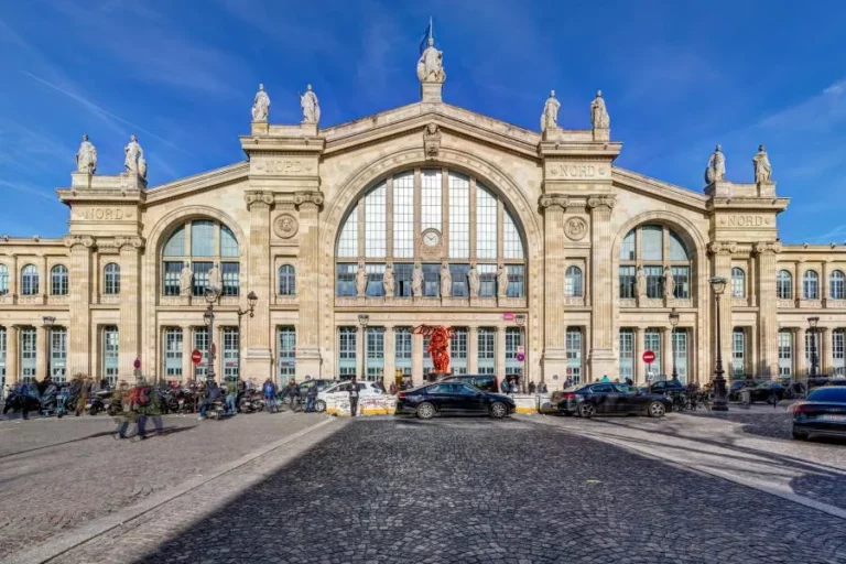 Façade de la gare du Nord à Paris en photographie d'architecture