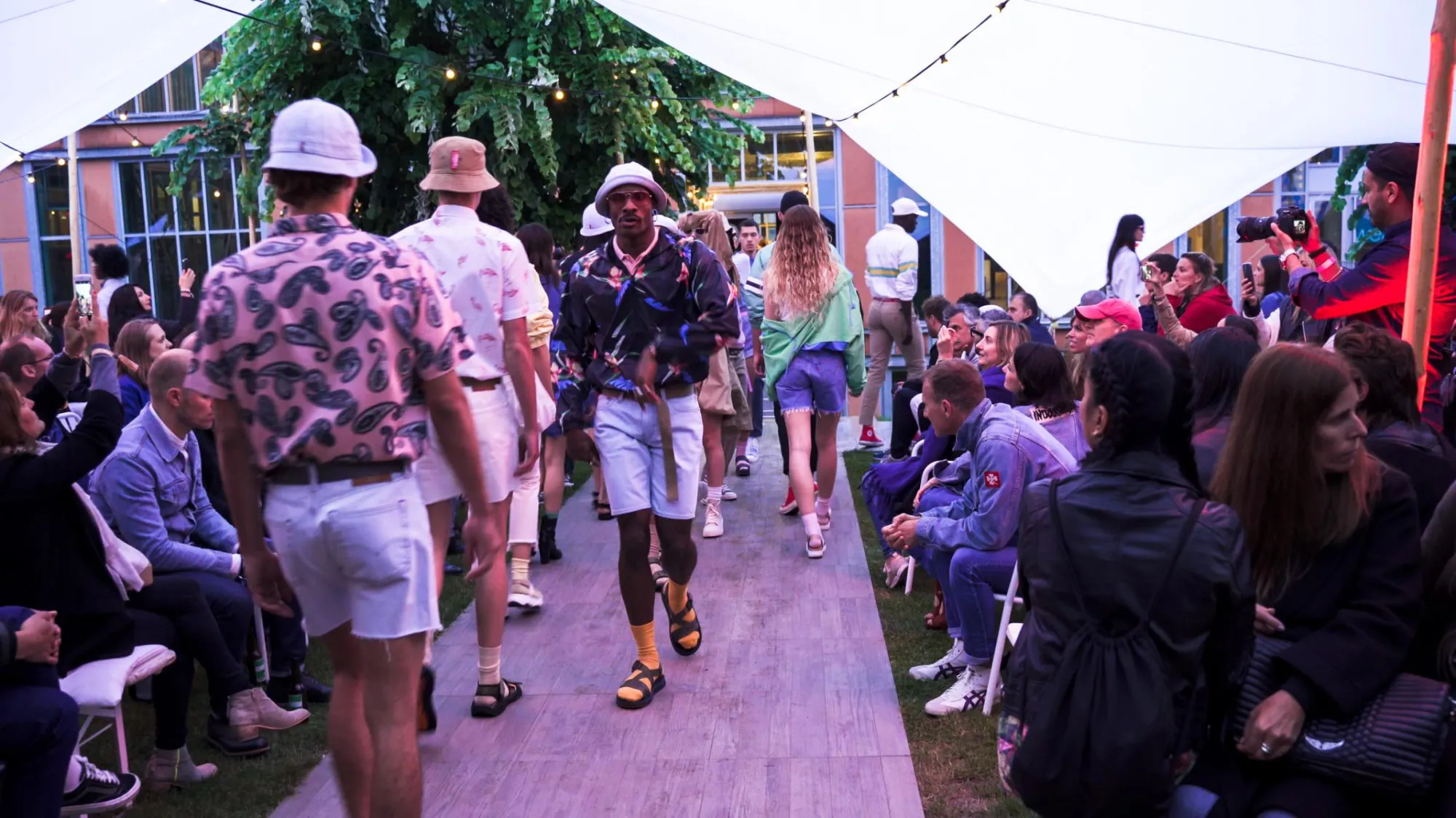 Défilé de mode Levi's photographié en événementiel à Paris